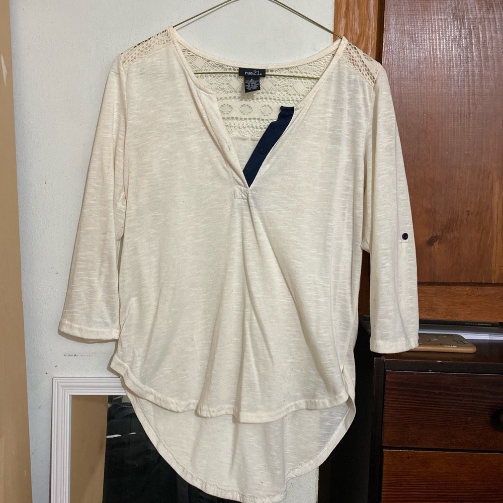 Rue21 cream top with navy accents